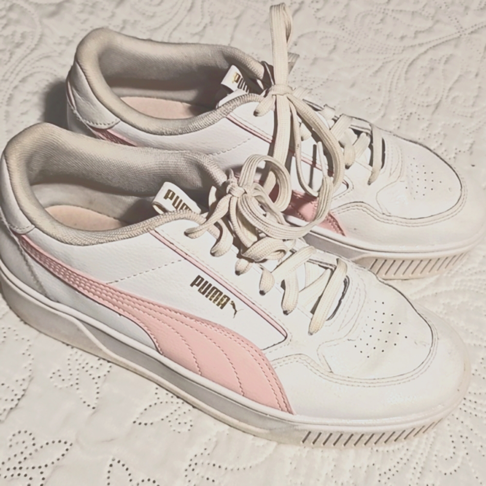 Women's Puma white/pink shoes